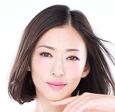 松雪泰子ショートヘア画像